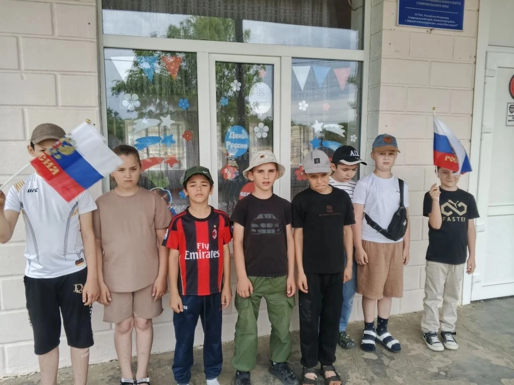 С ребятами профильного отряда " Эрудит" проведено мероприятие, посвященное Дню России. Мероприятие н