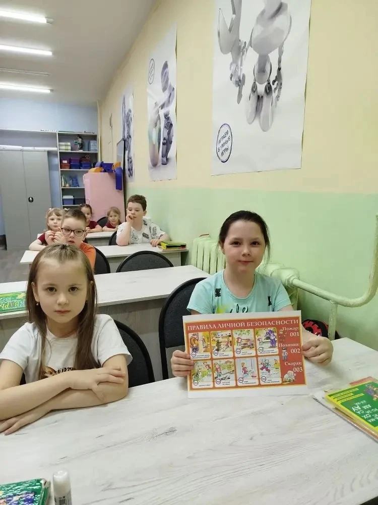Обучающиеся МАУДО «ДДТ» повторили правила безопасного нахождения дома, правила поведени...