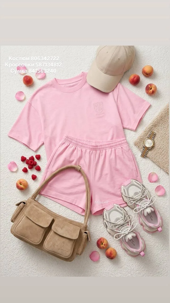 Образ на летнюю прогулку 💫🛒

🤍Розовый костюм с шортами 806342722
🤍Кроссовки 587134812
🤍Сумка 84