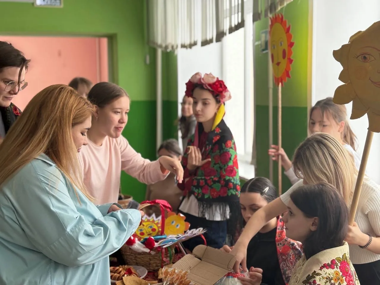 Поздравляем вас с Масленицей! Этот замечательный праздник символизирует прощание с зимой и встречу в