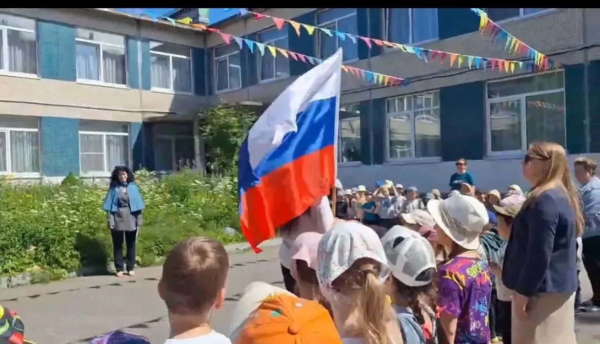 Ко Дню России в детском саду прошла познавательная викторина. Юные знатоки из команд «Патриоты», «Ми