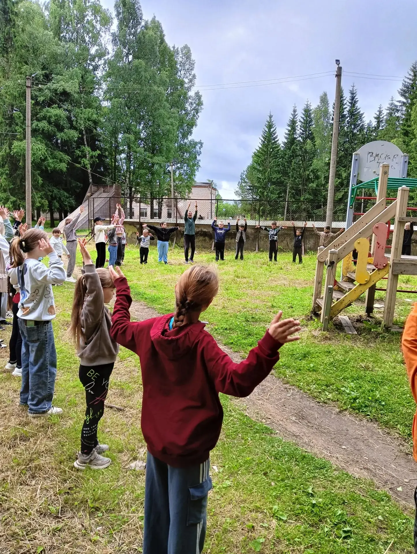 🌞Каждое утро в нашем пришкольном лагере начинается с небольшой, но очень важной процедуры — утренне