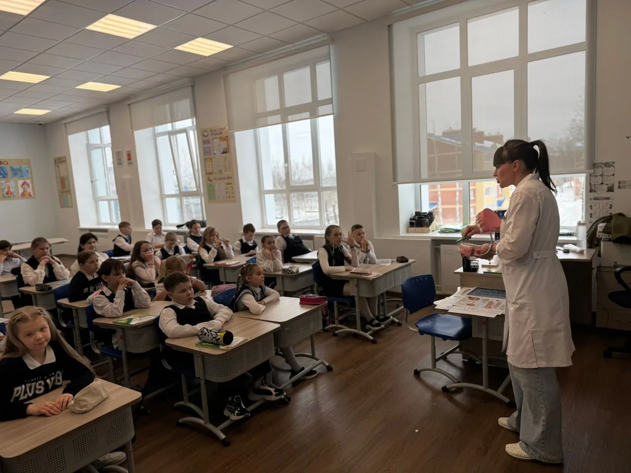 🎉 В 4 «Г» классе прошла невероятно увлекательная встреча — к нашим юным исследователям заглянул детс