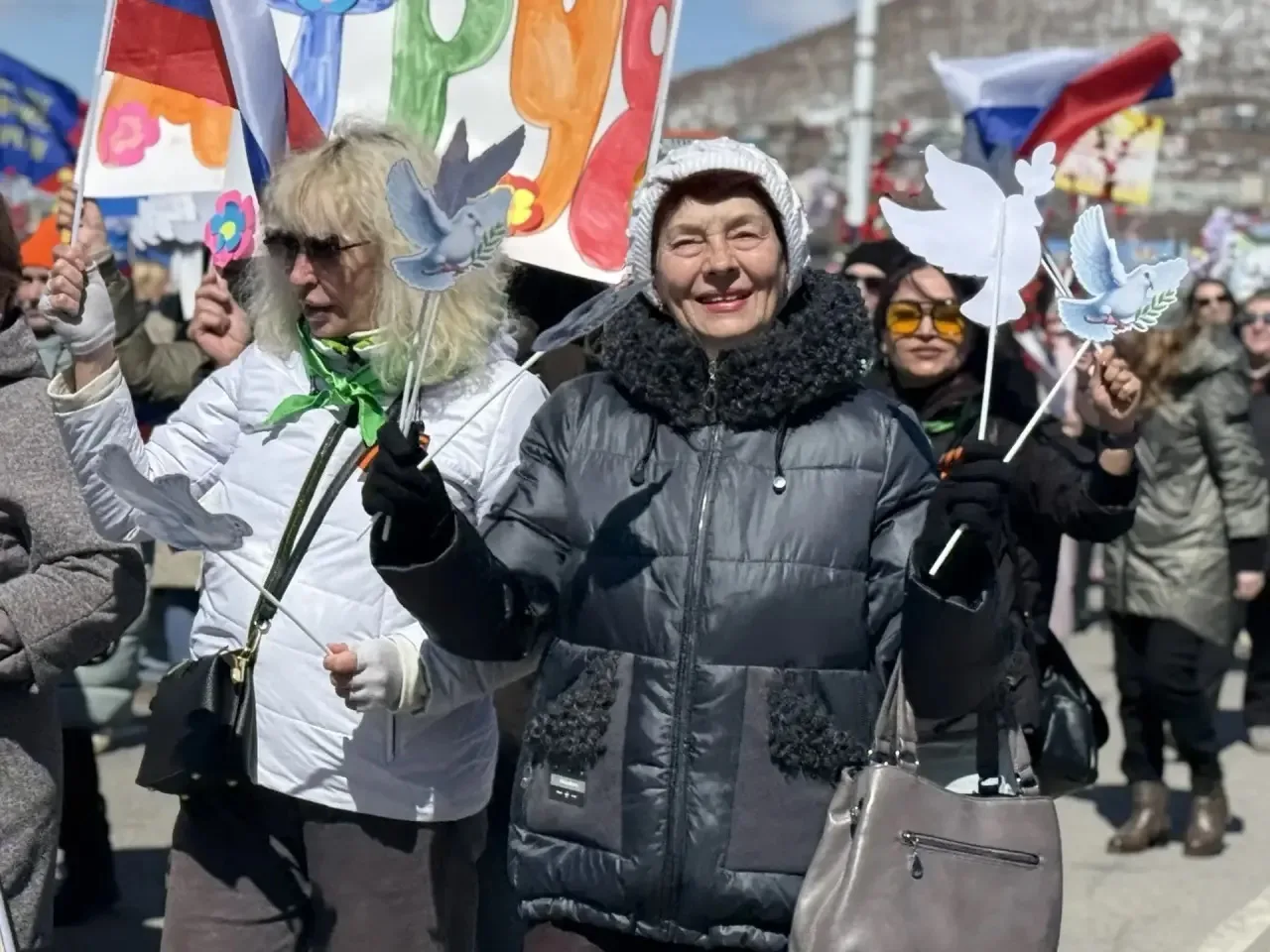 Камчатка отмечает Первомай!  С удовольствием присоединился к колонне праздничной демонстрации вместе