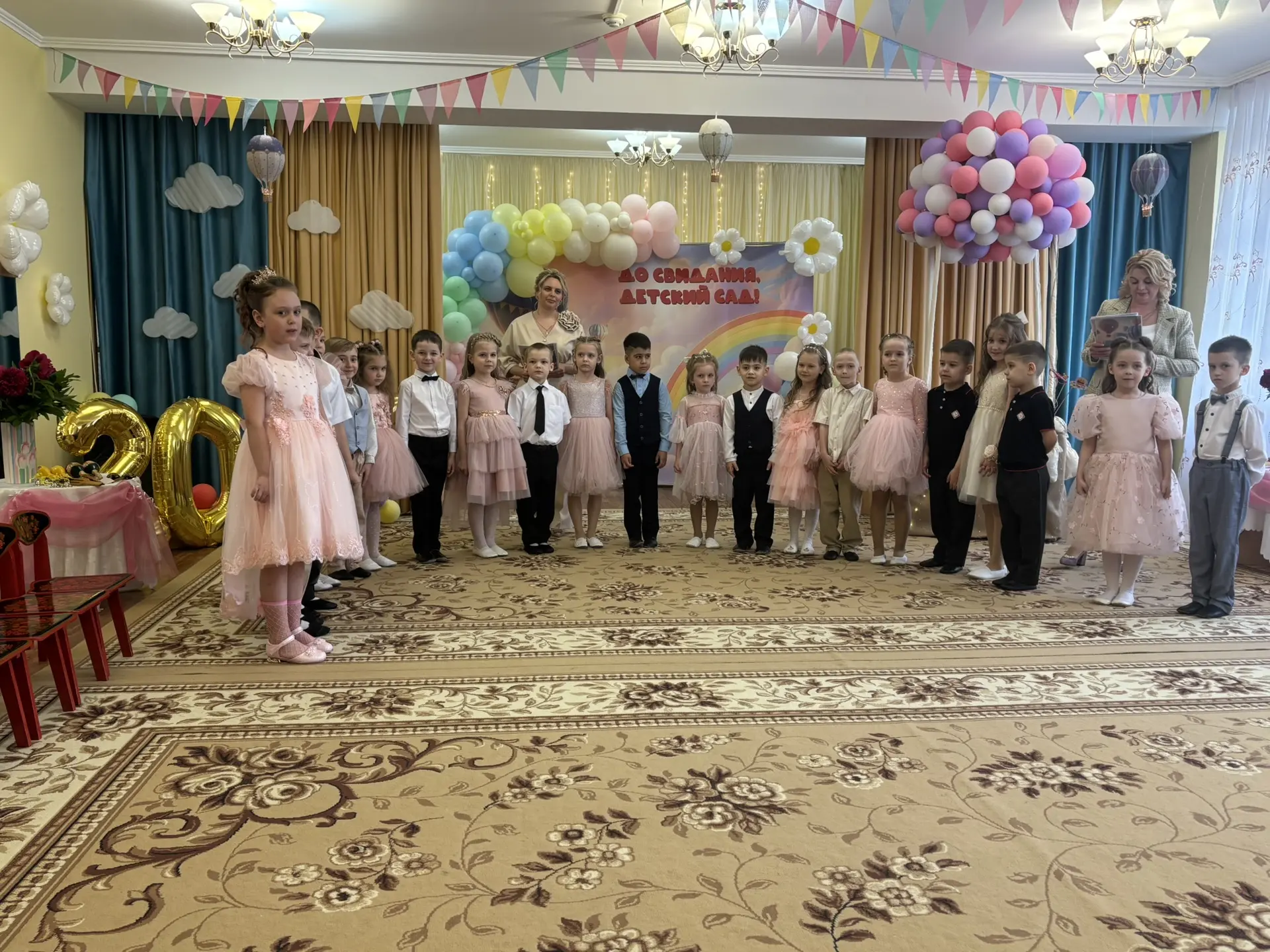 СЛЕЗЫ РАДОСТИ И НЕМНОГО ГРУСТИ... 🌈

Сегодня в группе «Семицветик» случился день, который невозможн