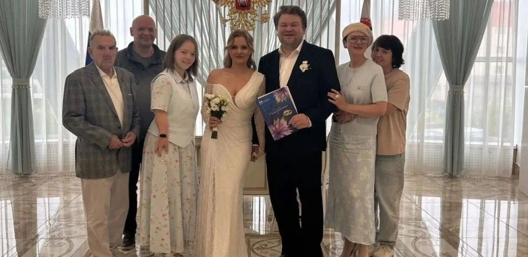 ❤️ Известные российские скрипачи сыграли свадьбу на Камчатке.

Заслуженный артист России Николай Сач