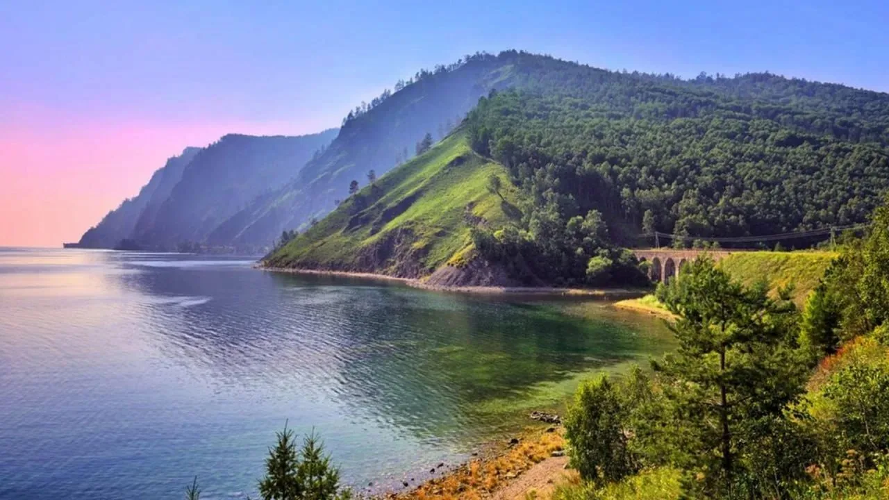 Вся вода в озере Байкал стоит 236 триллионов долларов, подсчитал географ Л. Г. Колотило...