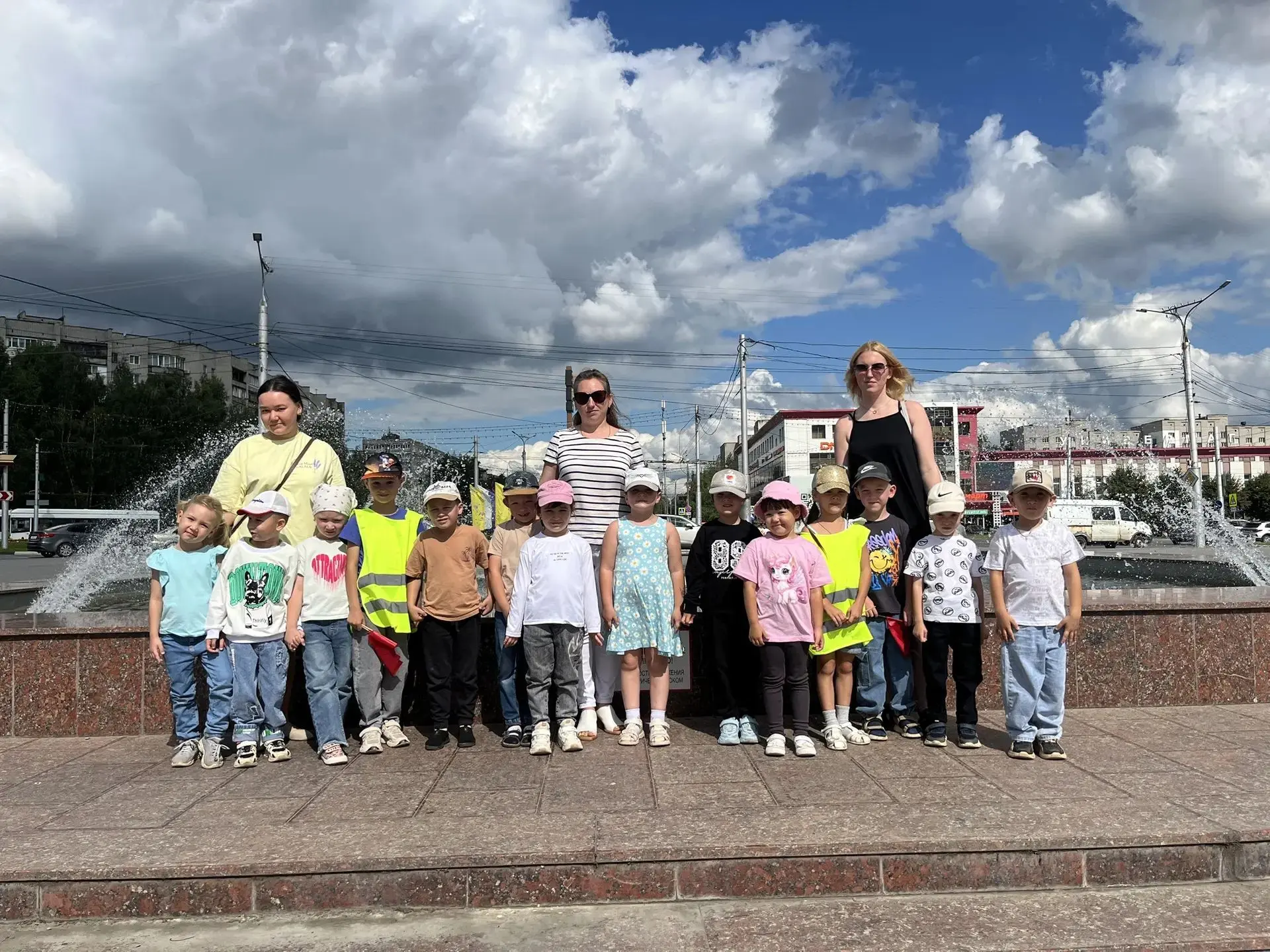 В преддверии Дня города проходит марафон пеших прогулок по любимым местам города Чебокс...