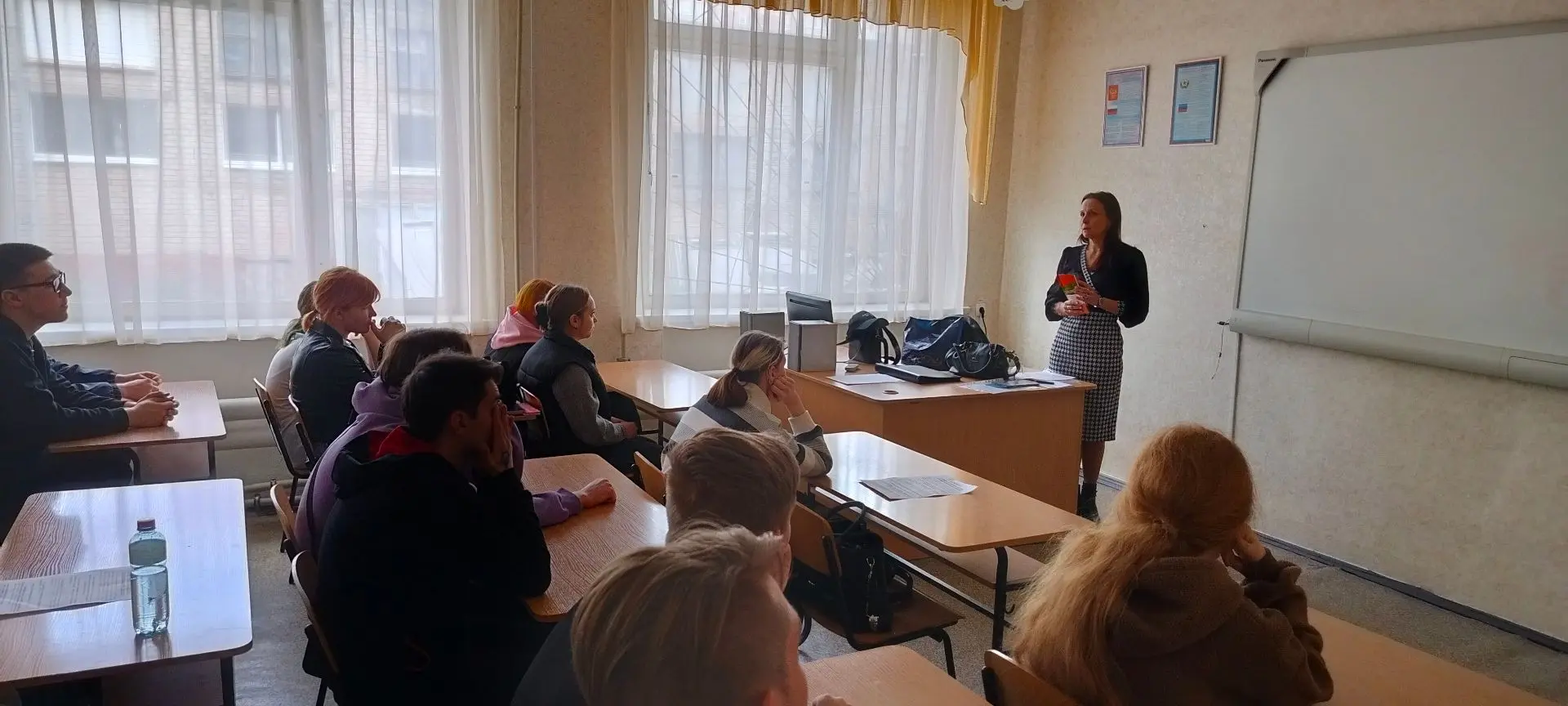 Проведена информационная встреча с выпускниками учебных заведений г. Луганска по вопросам оформления
