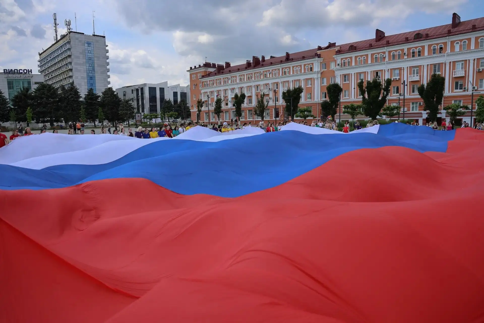 Поздравляем с Днём Государственного флага Российской Федерации!