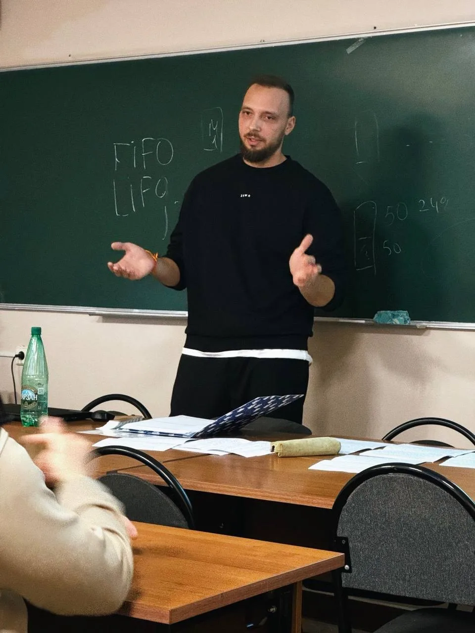 Давайте чуть ближе познакомимся.

Основной автор этого канала — Владимир Семенов.
Я медиапродюсер и 