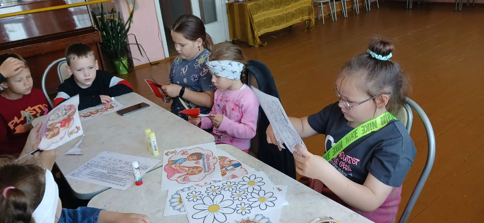 #РадыРадоватьСовьеДК
Ребята из кружка ИЗО - студия «Фантазия» (руководитель Бушмелева С. А.) принима