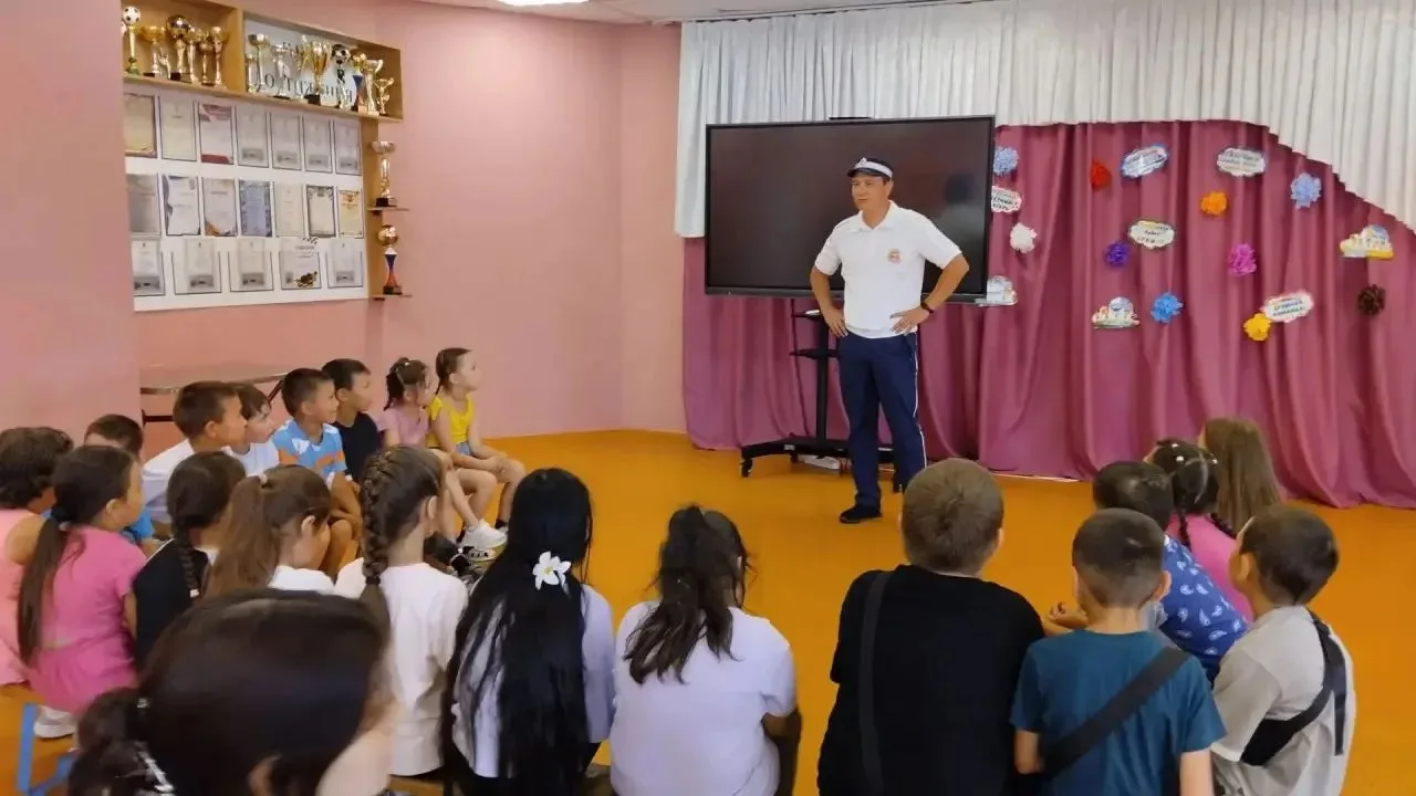 🎉 13‑й день в пришкольном лагере: безопасность, творчество и веселье! 🎉

🗣 Инспектор ППС рассказа