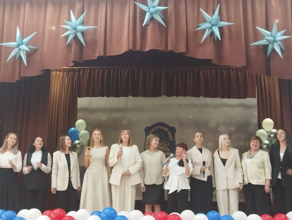 🎓 В Губернаторском лицее прозвенел Последний звонок!  Сегодня для 46 одиннадцатиклассников прозвучал