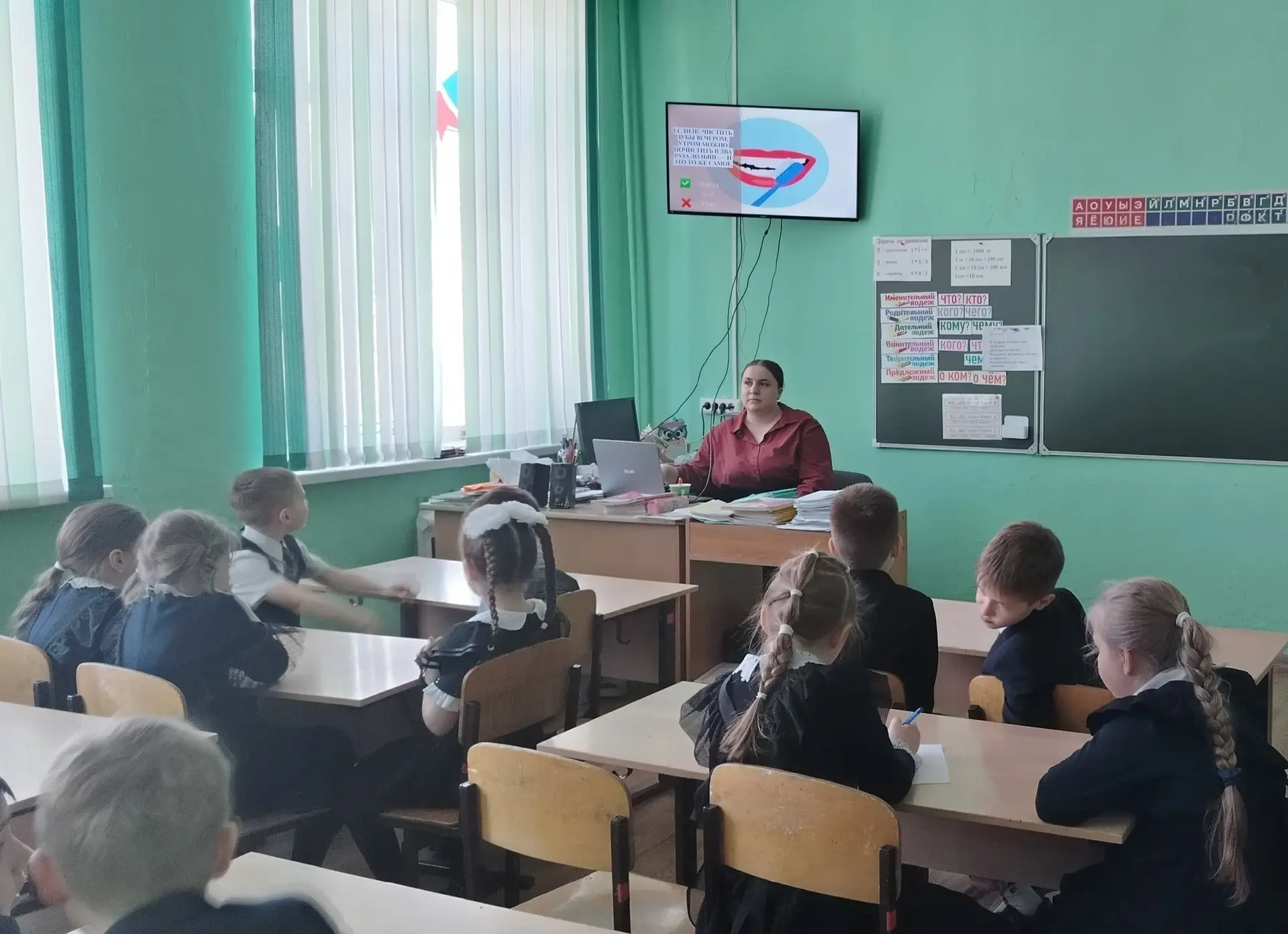 День российского стоматолога проходил в начальной школе 24 апреля!   В этот день мы хотели привлечь 