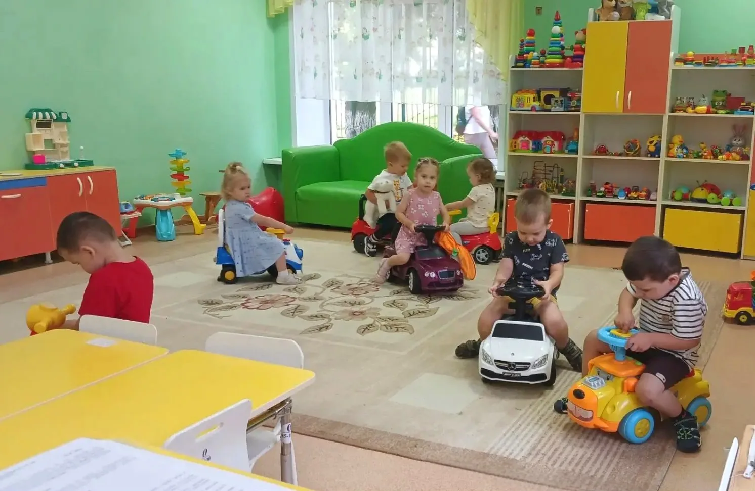🚗🚕🚒Очень весело в саду,