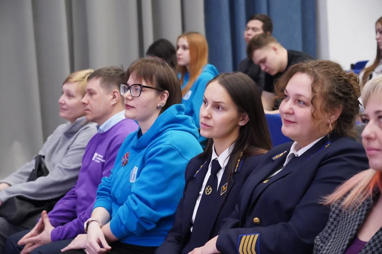Поприветствовала участников Большой университетской недели в кемеровской школе № 45.  💡Проект реализ