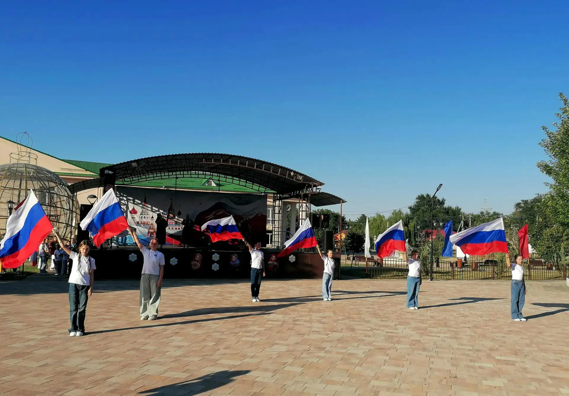 21 августа на центральной площади села Новоселицкого состоялся праздничный концерт «Три...