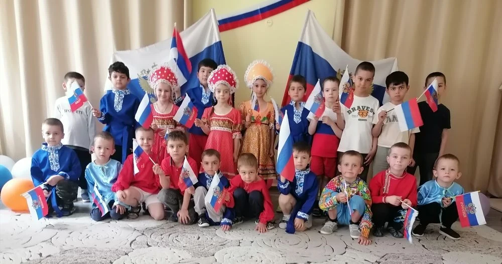 С Днём России, дорогие друзья!

Сегодня в нашем саду прошёл тематический день, посвящённый нашей огр