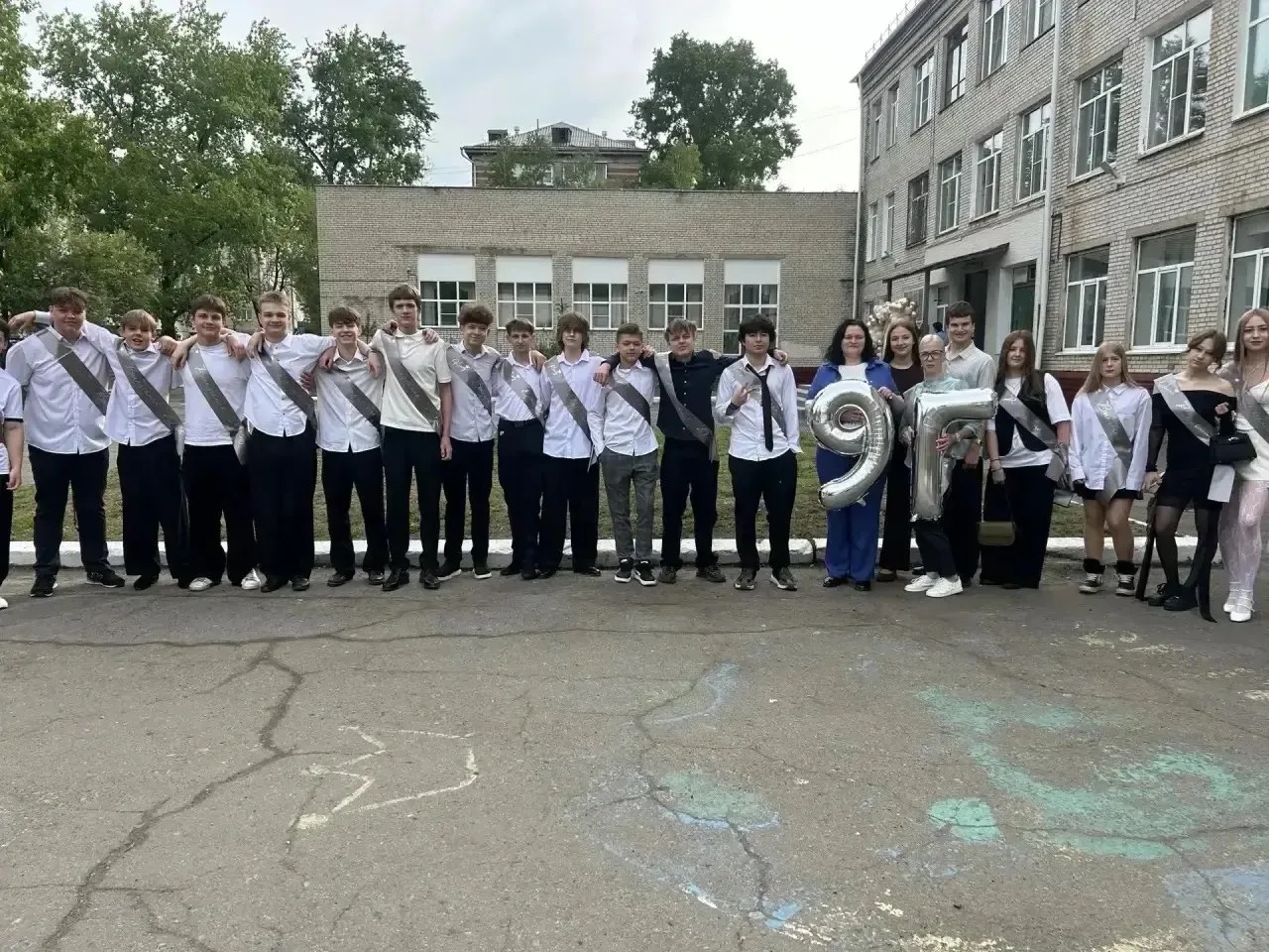 Дорогие выпускники 9-х классов! 🎓✨  Сегодня вы завершаете важный этап в своей жизни — основное общее