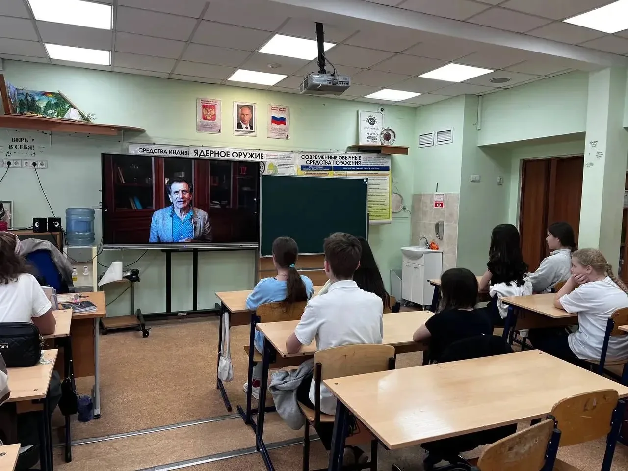 12 мая школьная театральная студия «Этюд» МБОУ г.Пушкино «Образовательный комплекс 5»