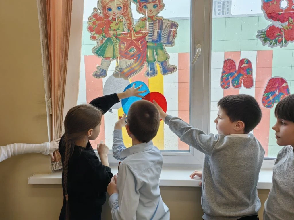 Окна Победы!🕊️  🎨 В преддверии великого Дня Победы наши замечательные классы — 6 "Д", 7 "Л", 3 "Э", 
