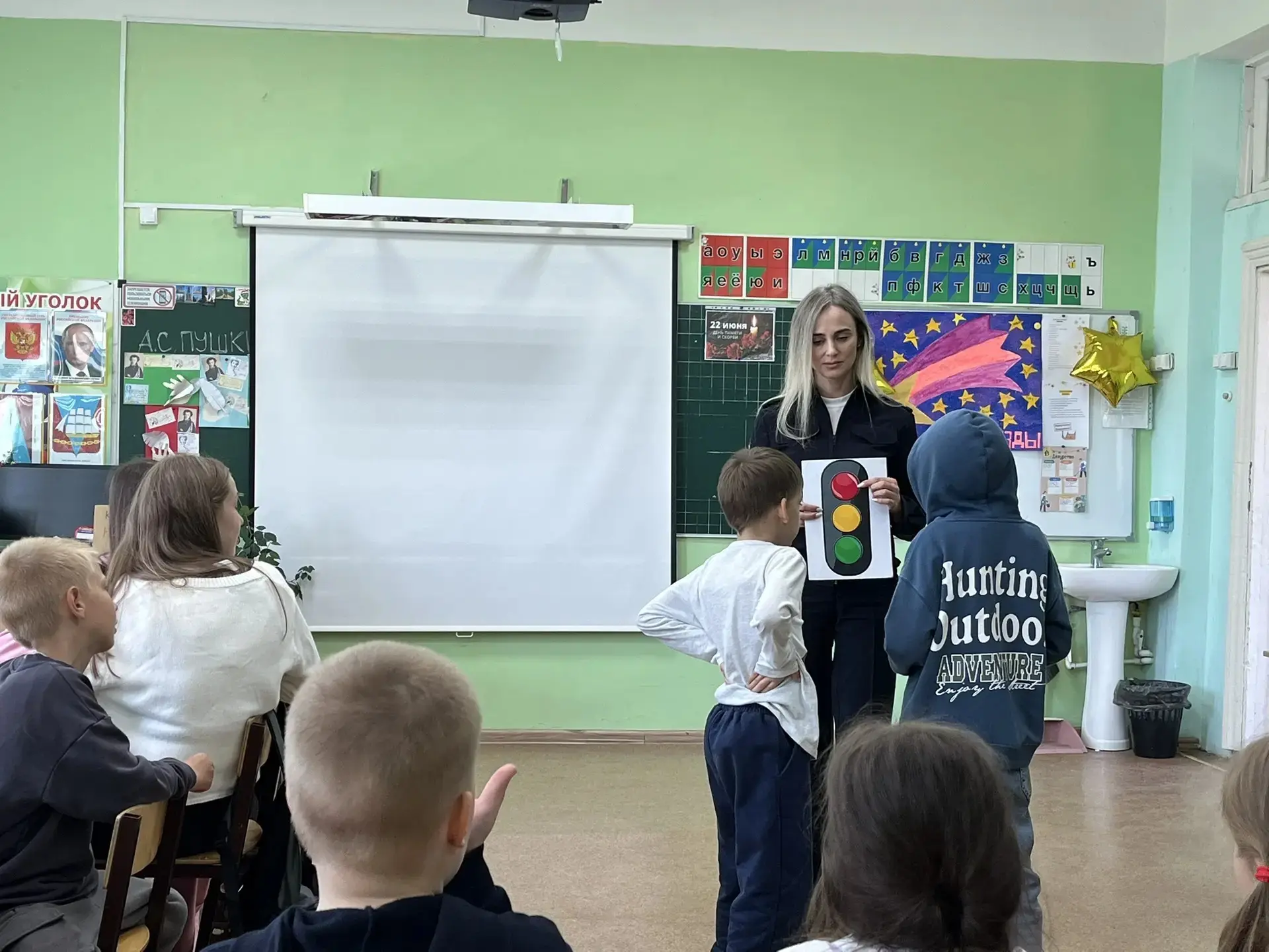 📣 В нашей школе состоялась 
      важная встреча! В рамках профилактики
детского дорожно-транспортн