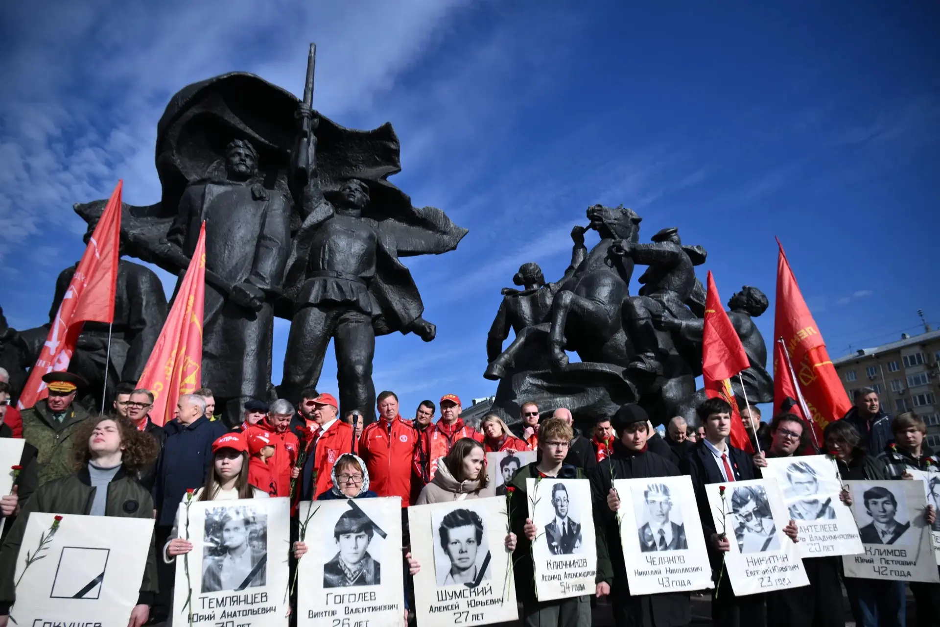 В воскресенье, 4 октября, члены КПРФ, сторонники Компартии, а также представители орган...