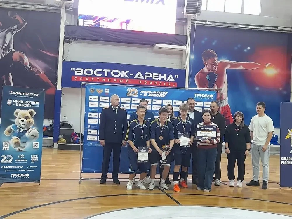 ⚽ Есть те, кто играет в футбол. А есть те, кто живет им.  Команда  футболистов нашей гимназии принял