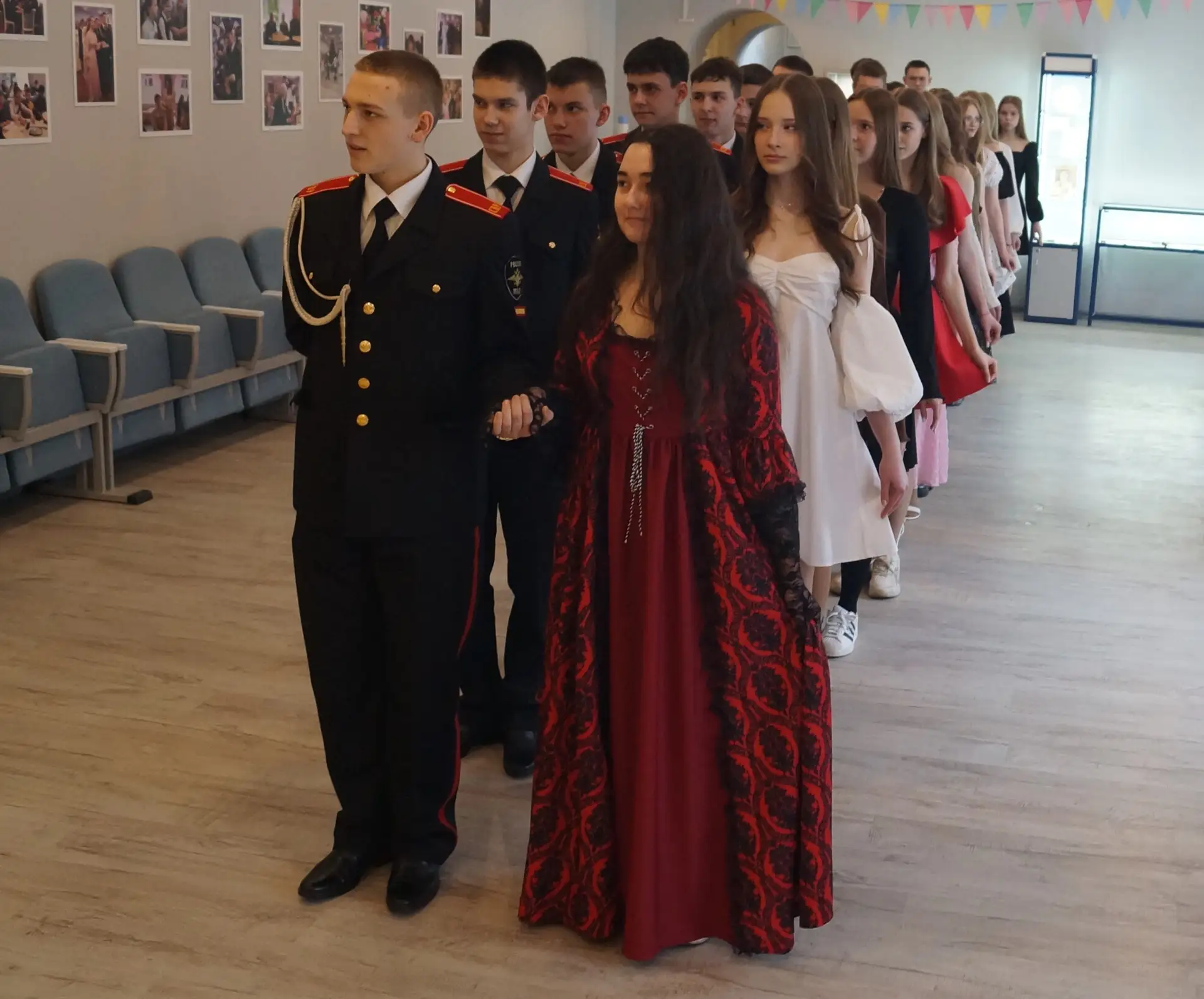 🌸 «Праздник весны: бал суворовцев и гимназисток» 🌸  24 марта в музее «Анна Ахматова. Серебряный век»