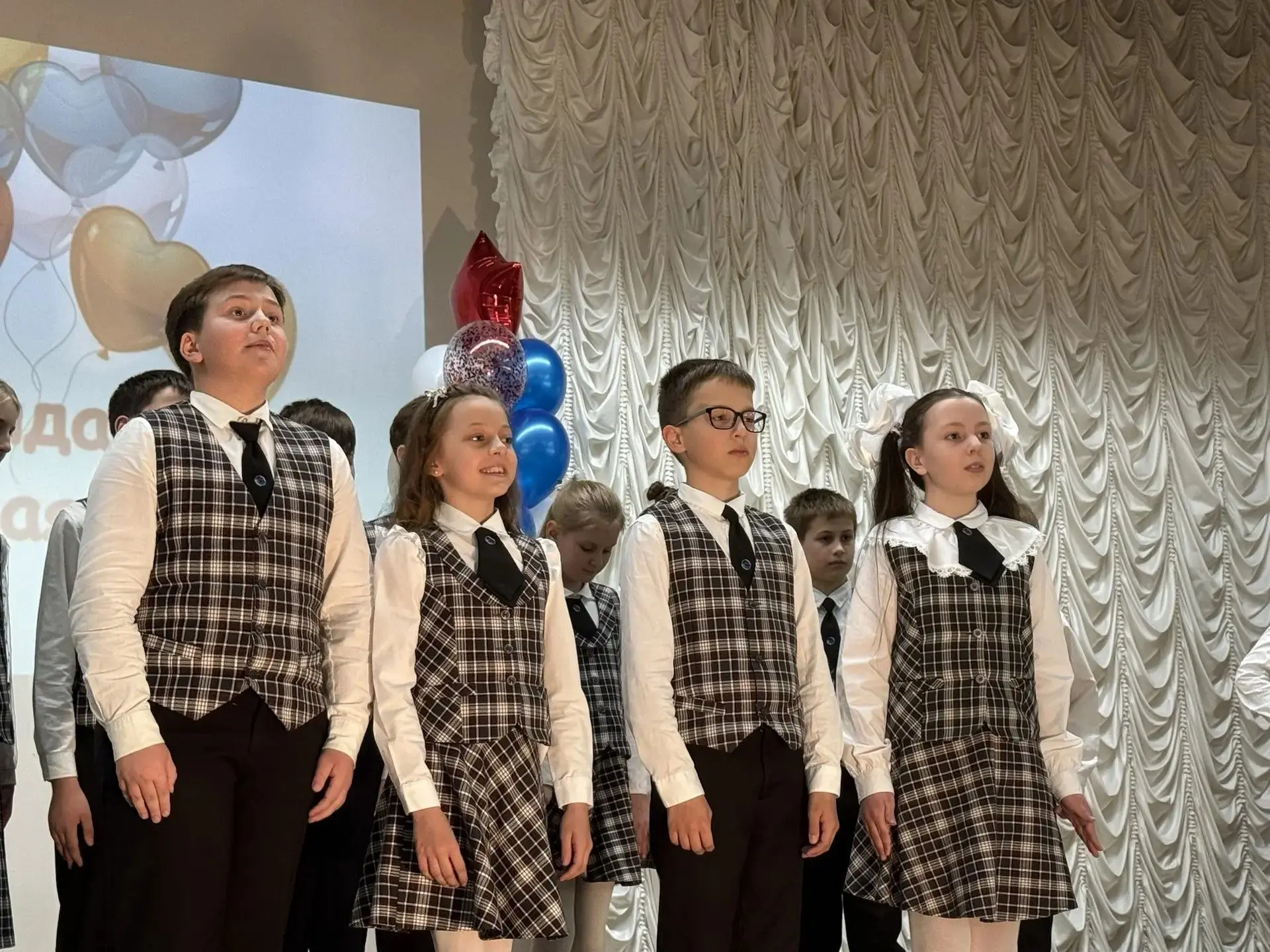 🎉Праздник "Прощай, начальная школа"!  В Лицее №410 состоялось торжественное мероприятие – четверокла