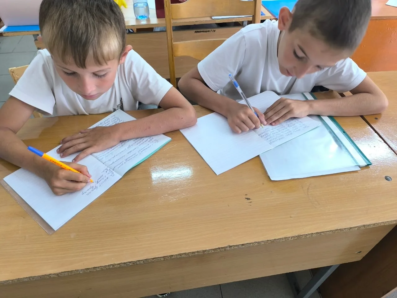 Летняя площадка в Шелковском ДДТ продолжает свою работу! 📚🎨

В объединениях ДДТ царит атмосфера тв