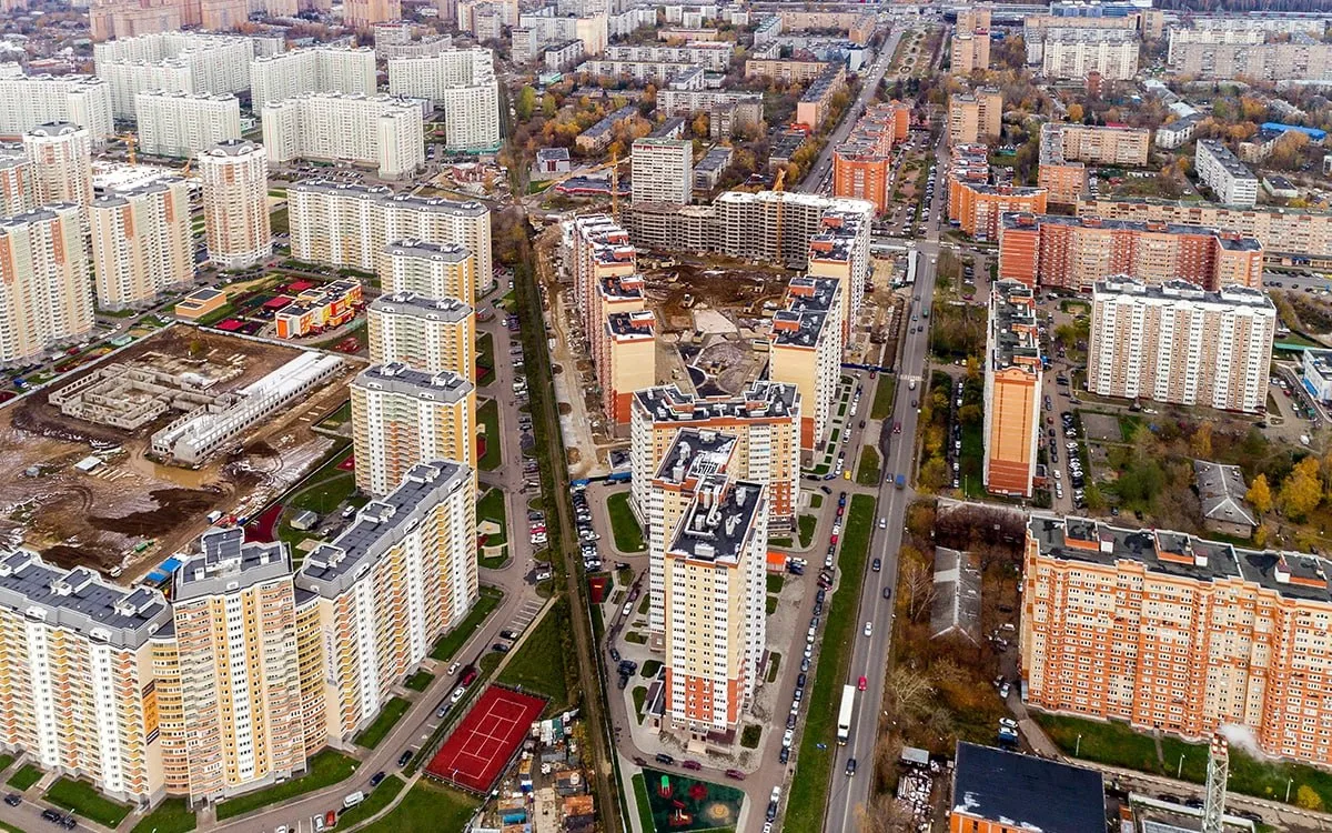 Ну что, друзья, погнали разбираться с ценами на вторичку в Подмосковье! Тут, значит, не...
