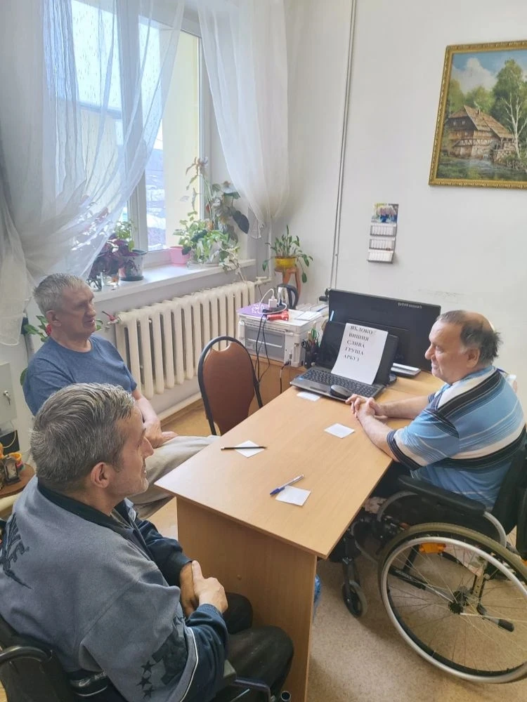 В общении с пожилым людьми важен не только уход, но и регулярное проявление заботы. Пом...