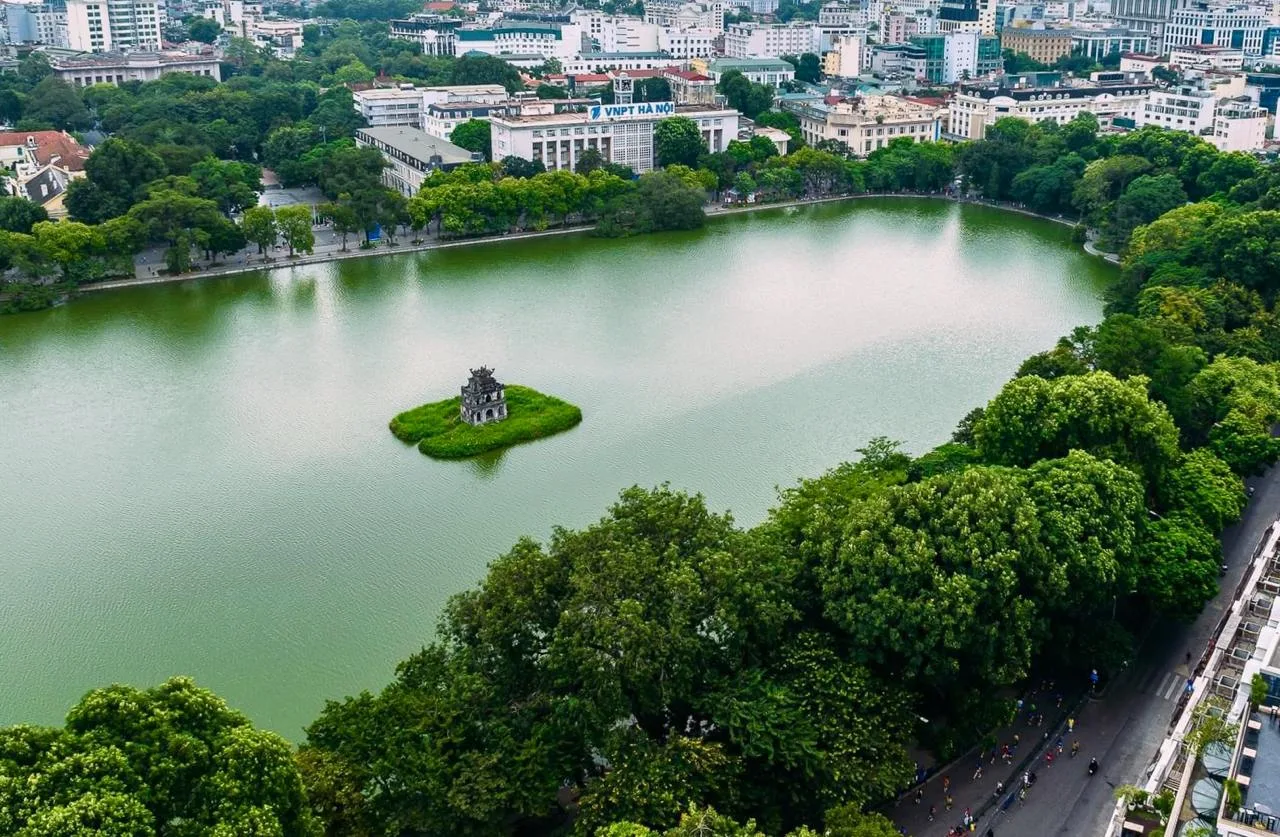 Озеро Хоанкьем в Ханое, Вьетнам 🇻🇳