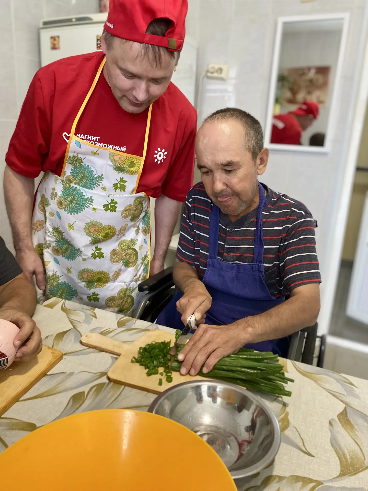 🍳🌿 Яичница по-пятничному: омлет, который собрал весь огород в одной тарелке

Пятница — время кулин