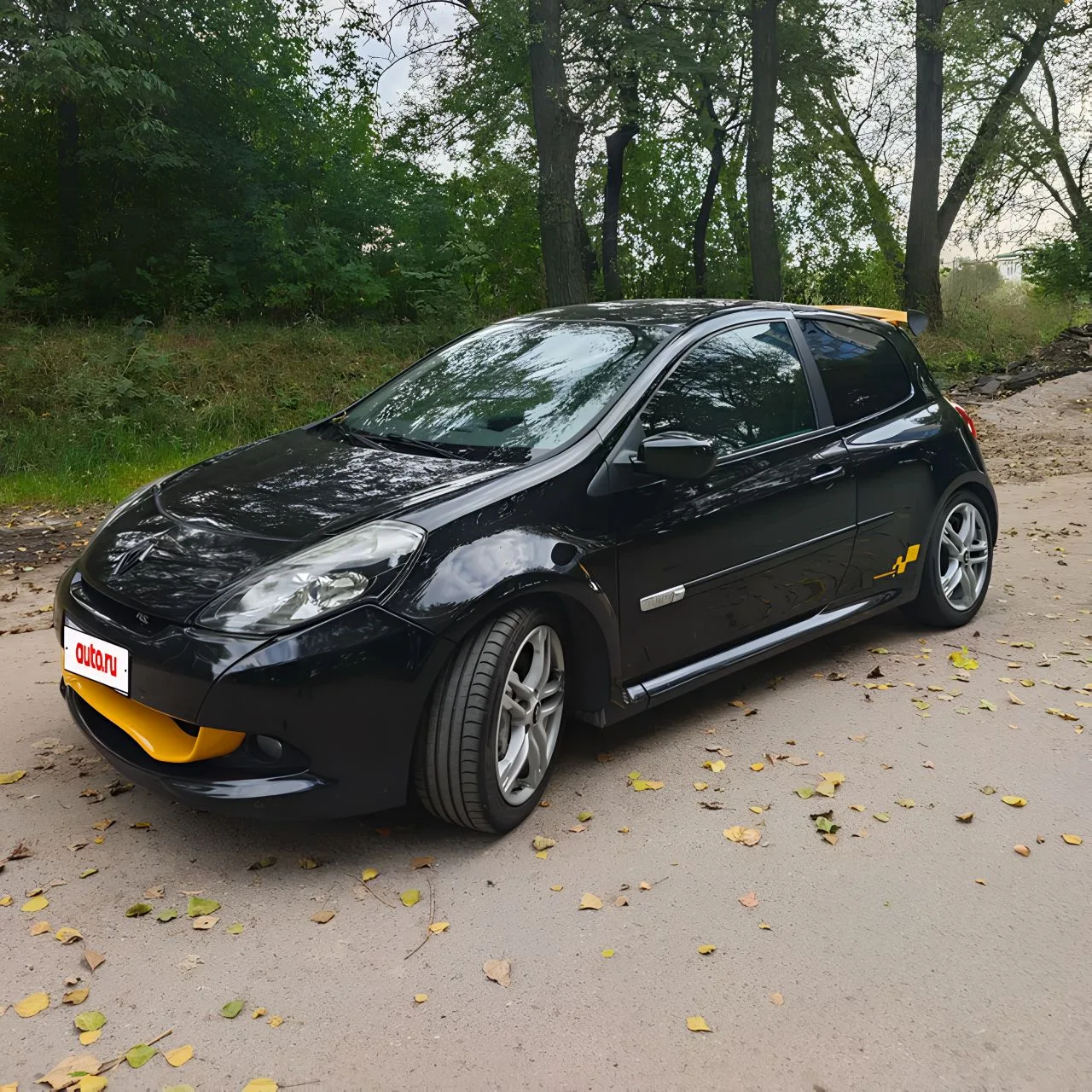 Объявление недели на Авто.ру — Renault Clio RS

Маленький хэтчбек с большим желанием ехать быстро: 2