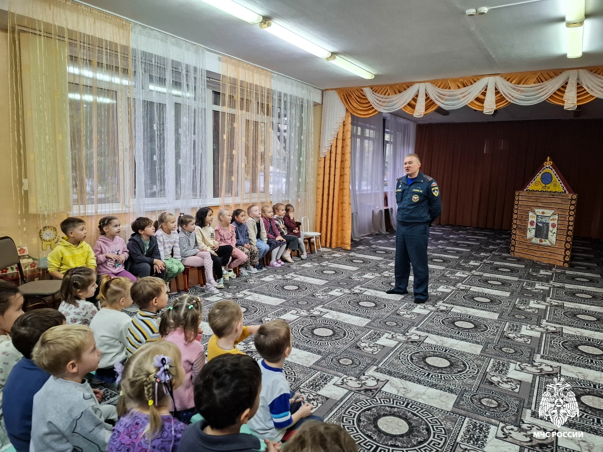 🛟 МЧС провело урок безопасности в детском саду