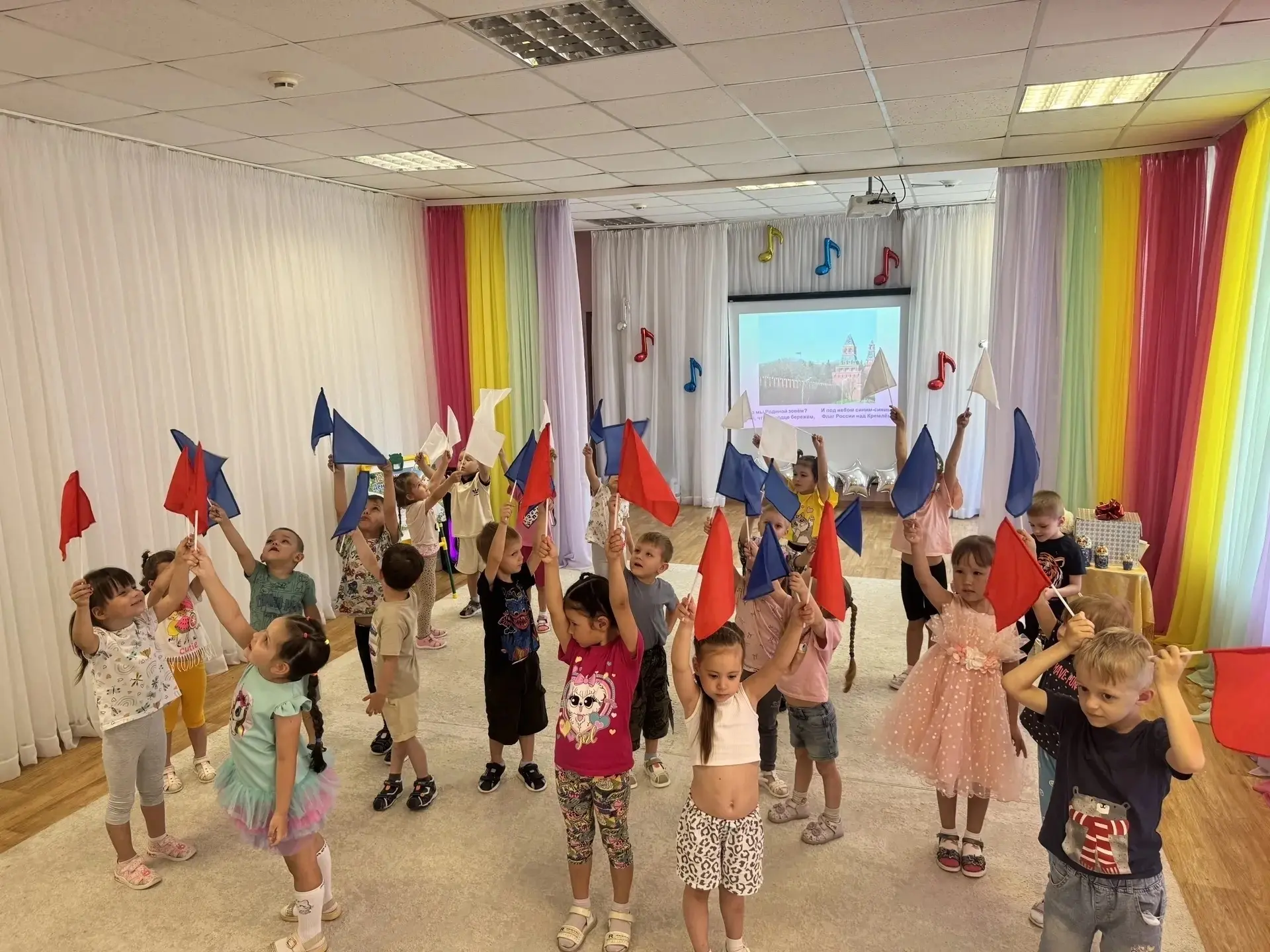 Праздник дружбы и традиций: День России 🇷🇺 в нашем детском саду!
Сегодня наш детский сад превратил
