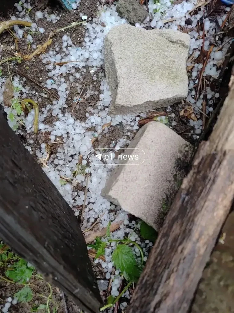 🌨️ Арамиль завалило градом, в области — сильные дожди. «Лето, соберись!» 

Сегодня днём в Свердло
