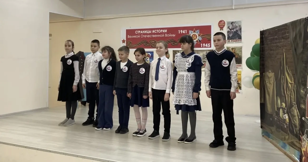 🇷🇺В преддверии 23 февраля в нашей школе прошёл праздничный концерт, посвящённый Дню з...