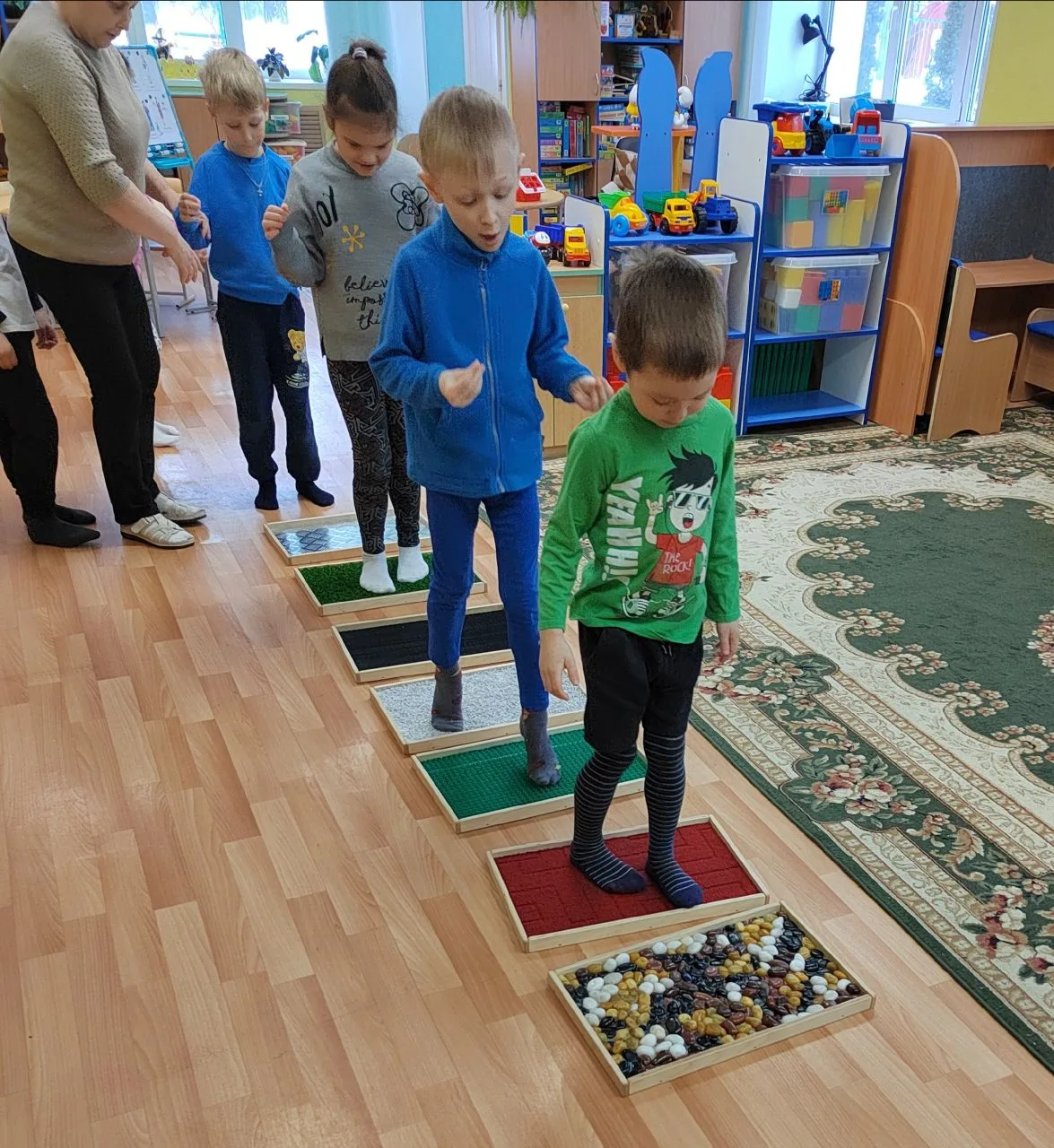 В нашем детском саду проходят занятия направленные на развитие сенсорных систем и их ин...