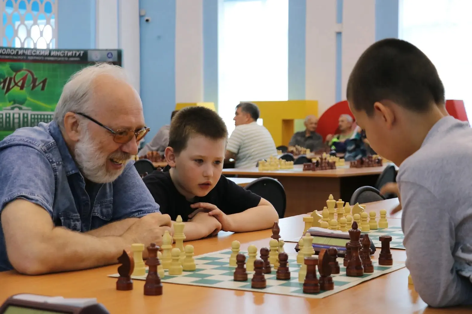 Озерске стартовал III фестиваль шахмат, посвящённый Дню рождения города

В этом году фестиваль получ