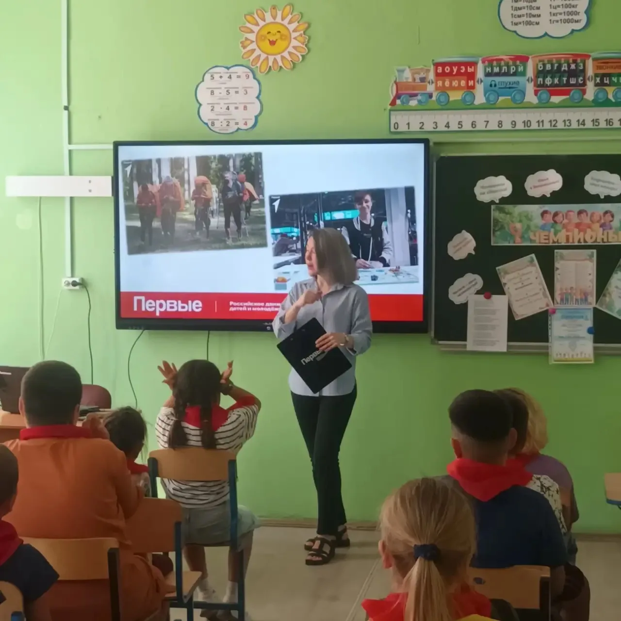В пришкольном лагере прошел День Первых!
Сегодня в гости к ребятам приехал специалист астраханского 