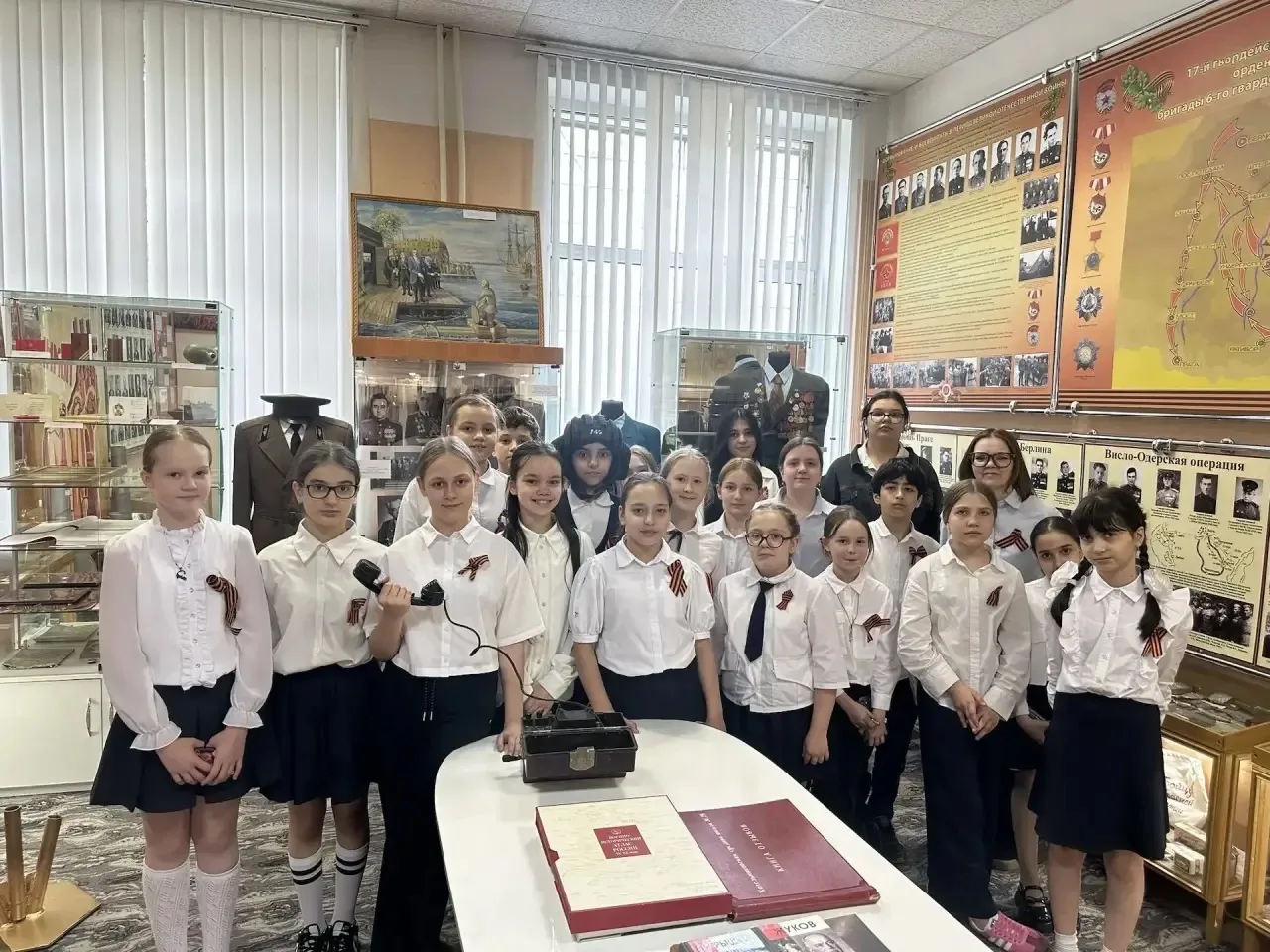 🎖 В рамках марафона «Наследники Победы» ученики 5«Э» класса побывали на экскурсии в музее Боевой Сла