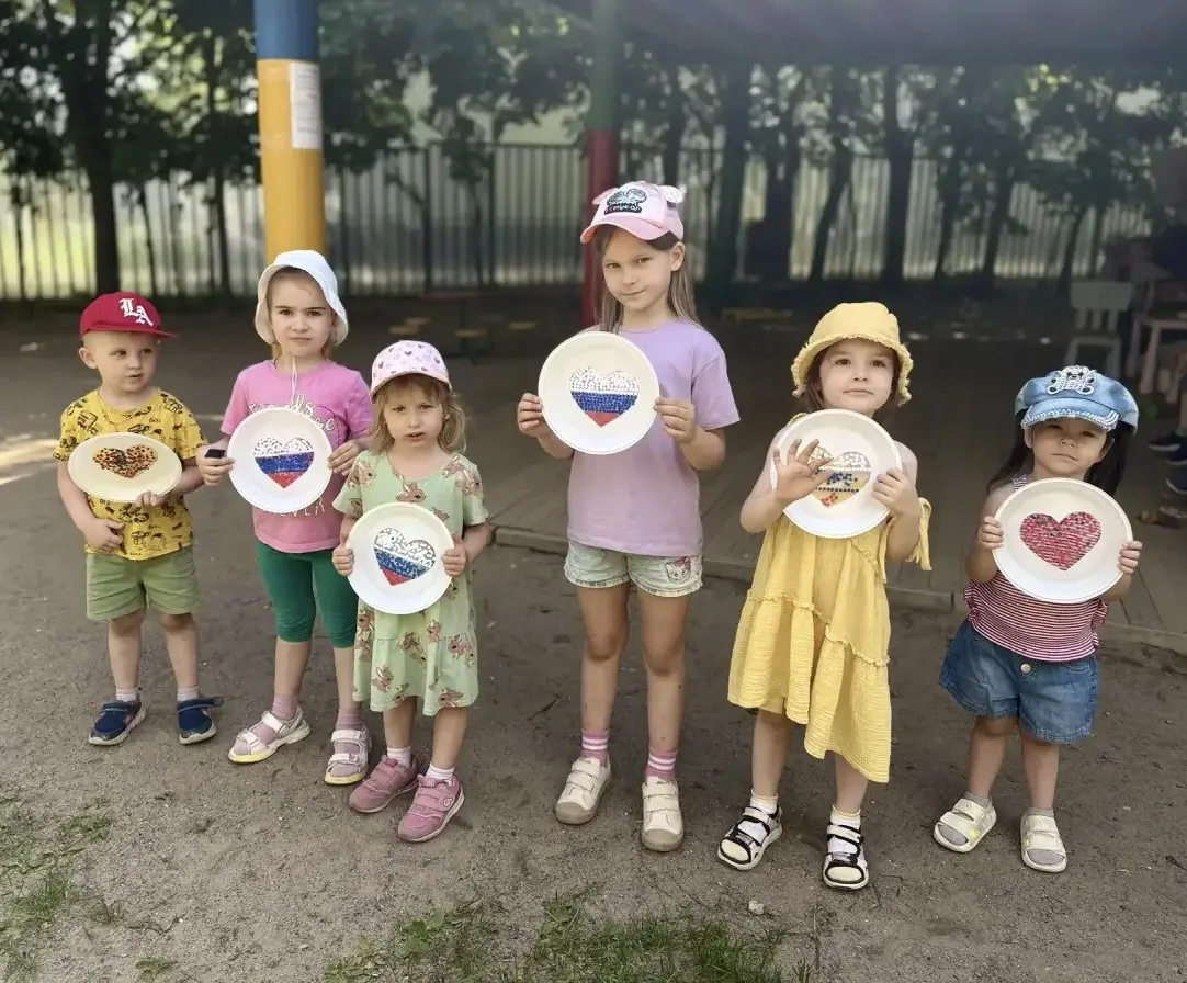 💢 Сердечки для России

🌸 Вчера в дошкольном здании №7 прошли творческие занятия, посвящённые празд