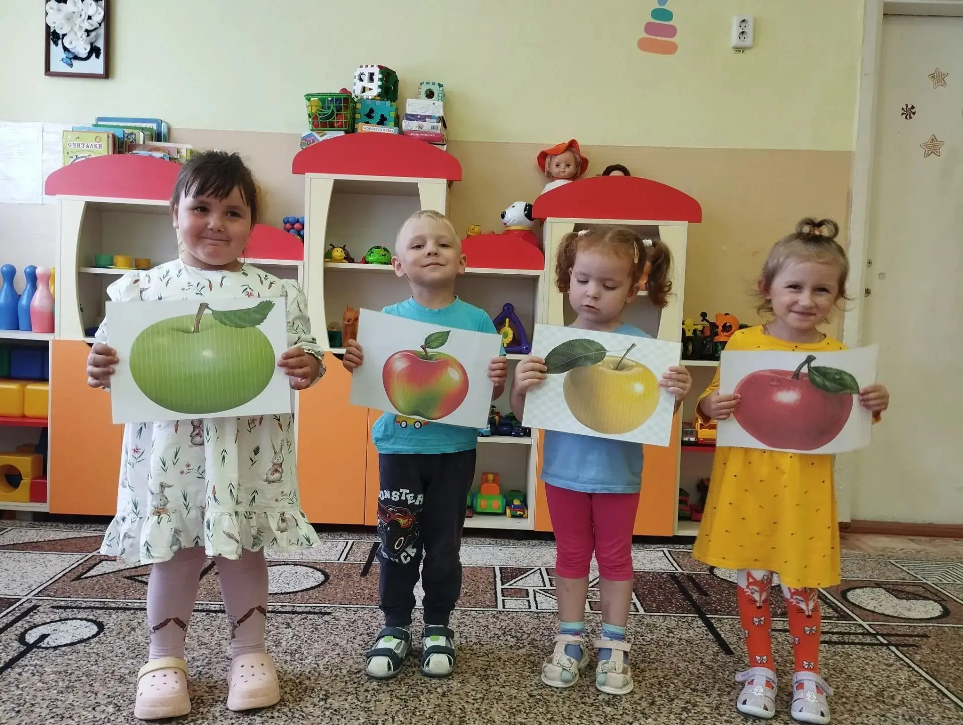 В преддверии Яблочного Спаса 🍏🍎🍏ребята первой разновозрастной группы познакомились с...