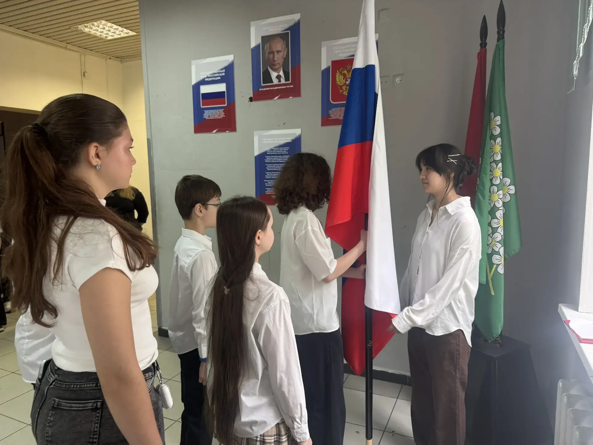 Неделя до каникул   🌟 Утро понедельника началось особенно торжественно! Ещё немного — и уже в следую