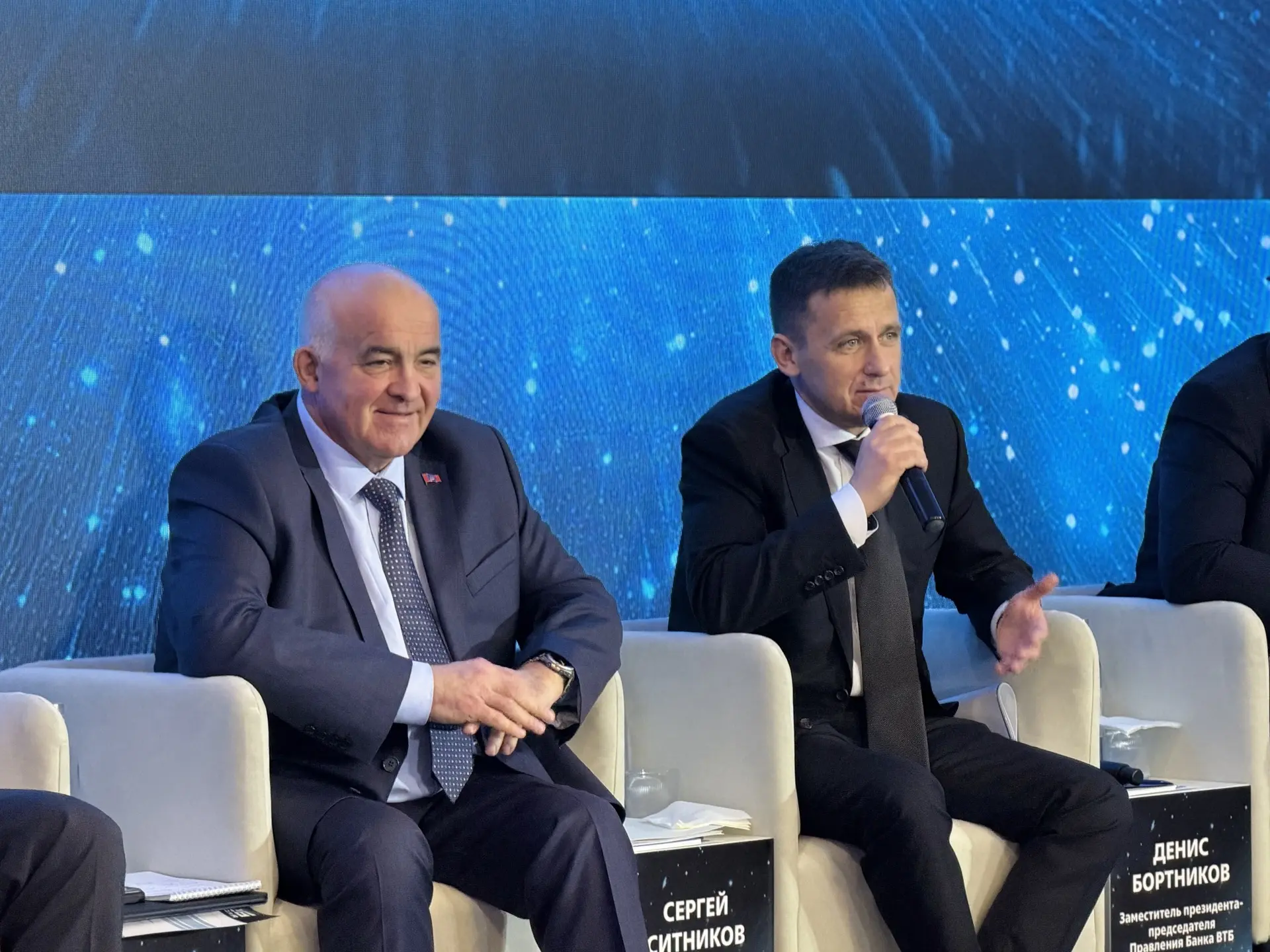 🚀 Губернатор Сергей Ситников дал старт конкурсу «Бизнес Баттл» в Костромской области. ...