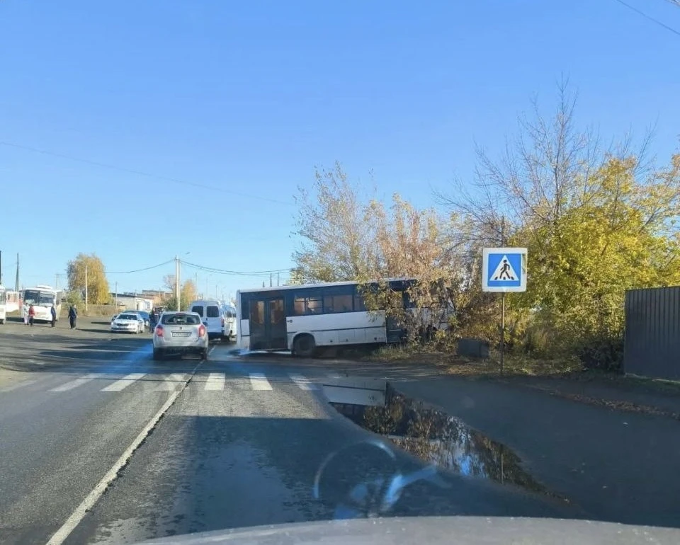 😔 В Бийске водитель автобуса погиб во время ремонта транспорта